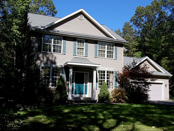 3rd image of 8 Cobble Hill Ct