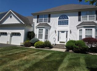 6 Primrose Ln, East Brunswick, NJ 08816