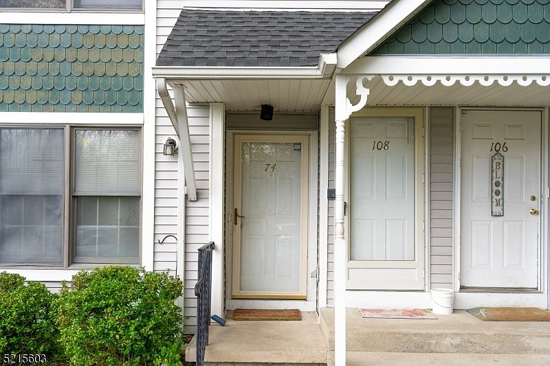 1st image of 74 Burlington Ct