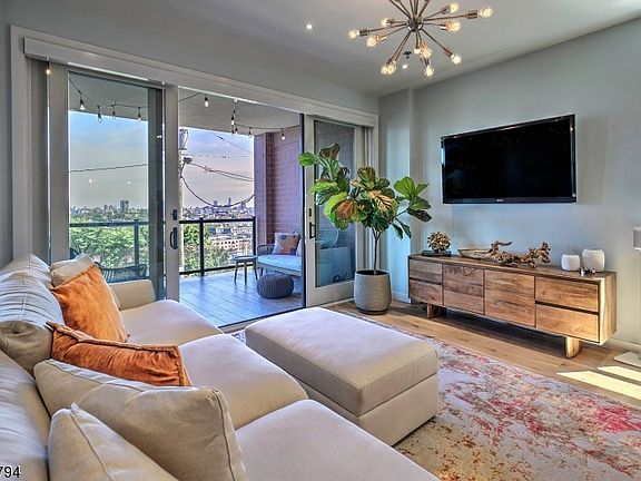 3rd image of 207 Manhattan Ave #207A