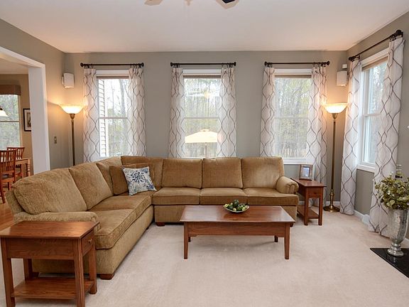 4th image of 19 Hidden Crest Ct