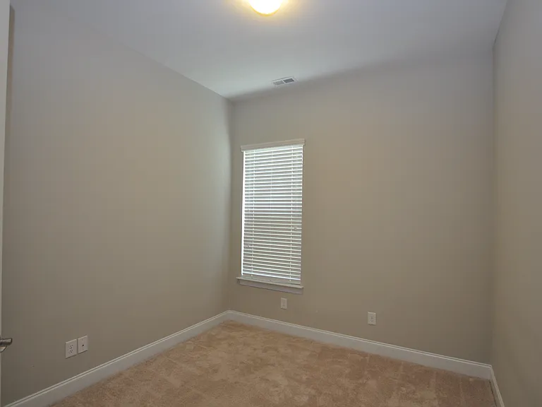 1004 Sterling Dr — Photo 21