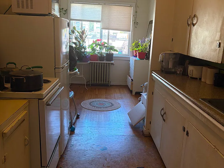 1245 Bute St — Photo 10