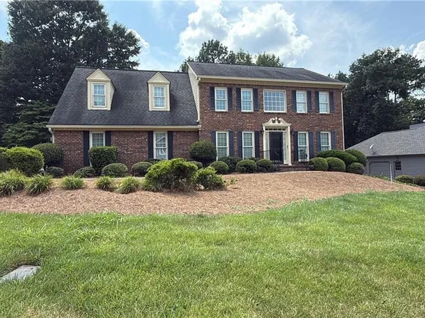 1901 Travers Cir, Lawrenceville, GA 30044