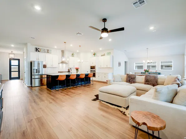 1693 Hidden Fox, New Braunfels, TX 78132