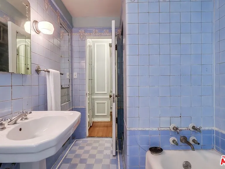 642 S Bronson Ave #207 — Photo 41