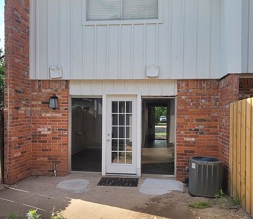 2nd image of 707 W Tyler St