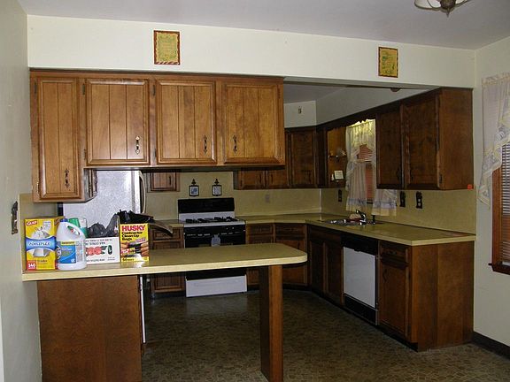 3rd image of 224 N Oak St
