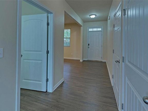 3rd image of 277 Maple Brook Dr