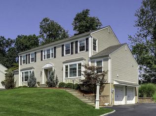9 Valley View Dr, East Hanover, NJ
