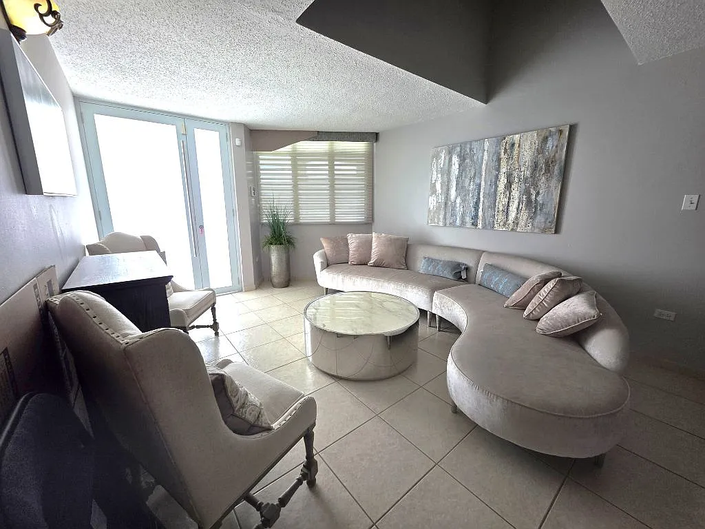 4 bed, 2.5 bath, 3500 sqft, $4,250 — Photo 2