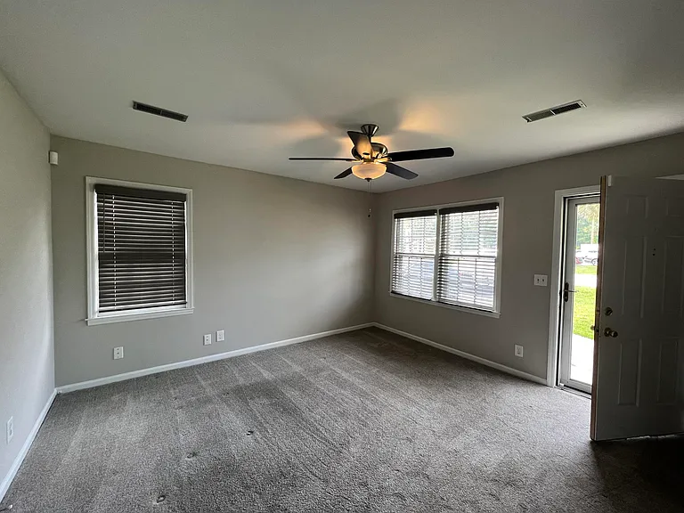 103 Dorchester Manor Blvd — Photo 2