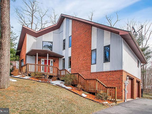 2nd image of 7 Montaque Dr