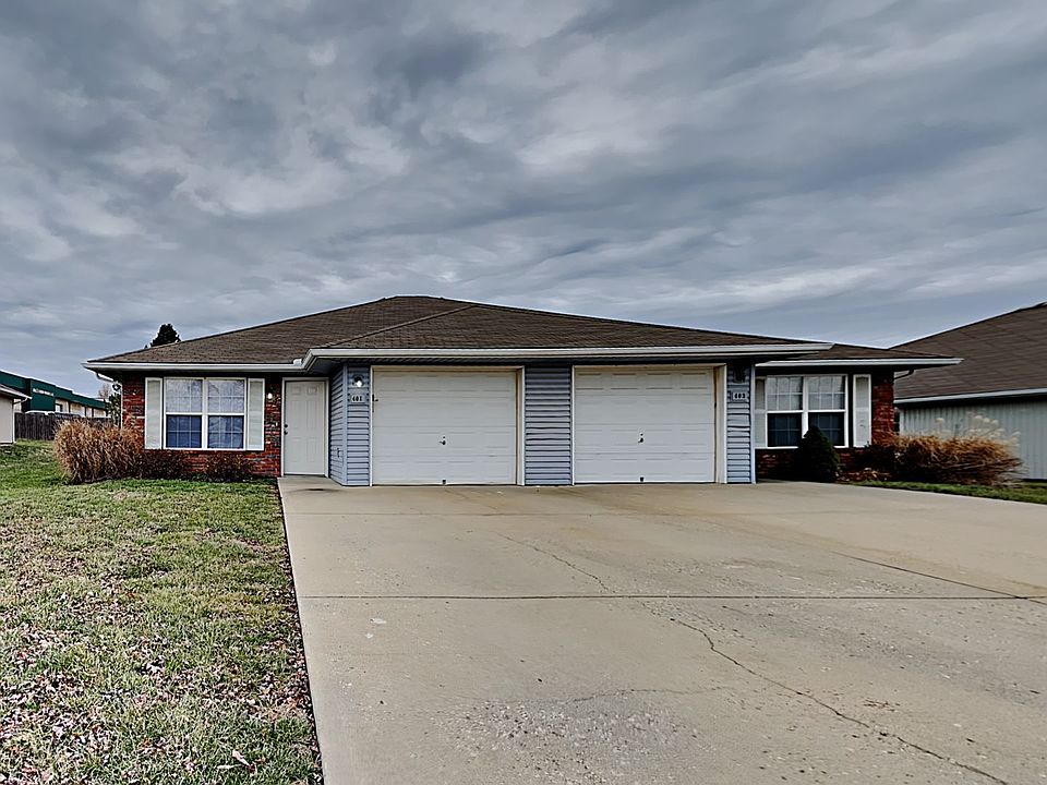 1st image of 401 NW Woodbury Dr