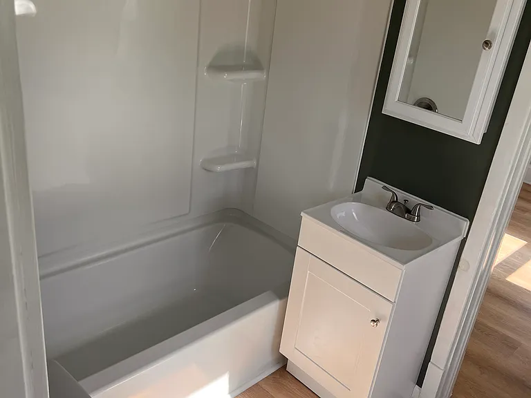 307 E Elm St — Photo 8