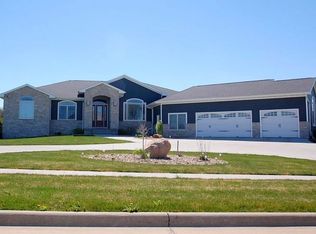 4719 Luxley Dr, Waterloo, IA 50701