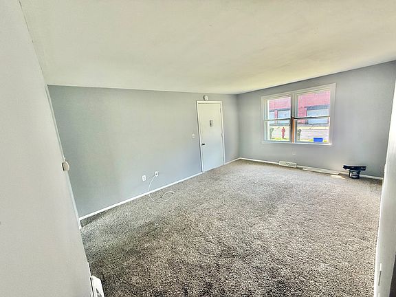 3rd image of 11 Hamilton Pl #2