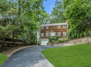 20 Cranbrook Ct, Centerport, NY 11721