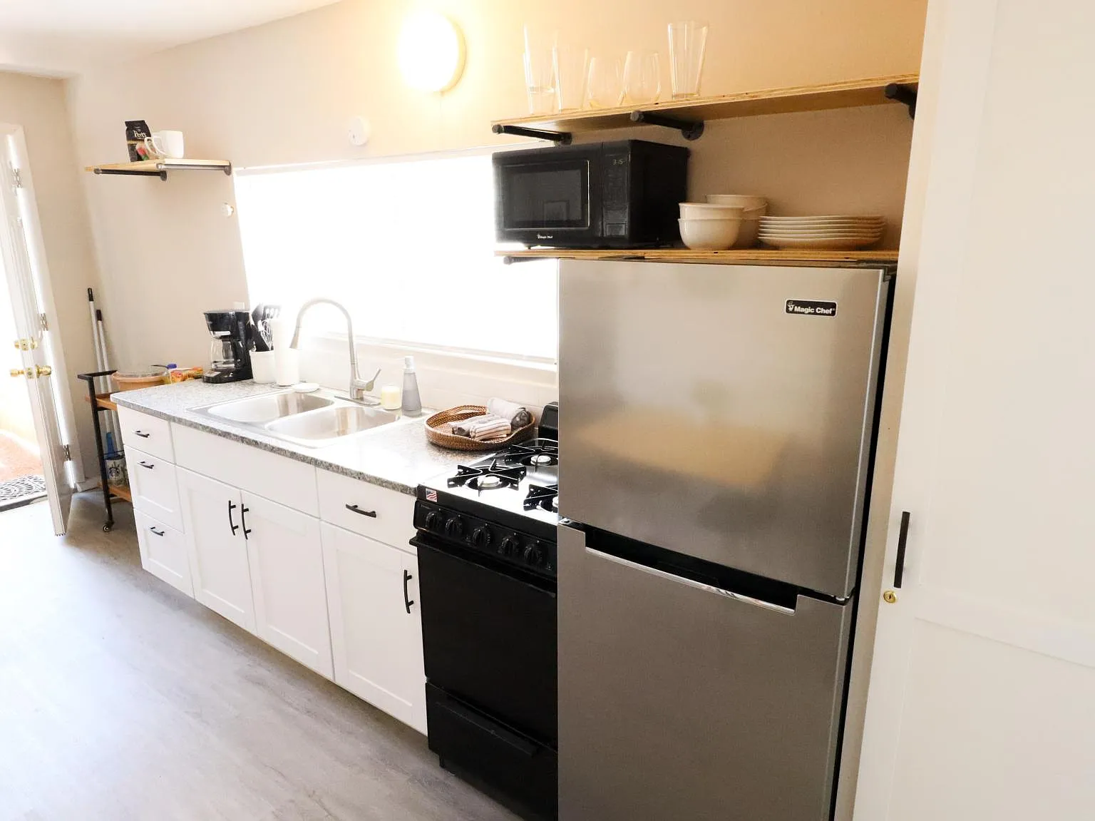 219 Girard Blvd SE — Photo 3