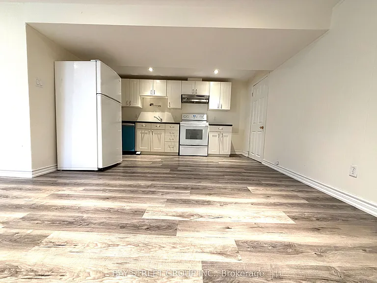 445 Harcourt Dr — Photo 13