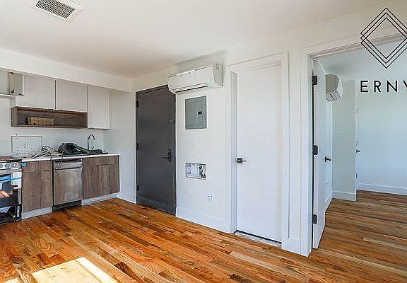 2nd image of 1603 Lincoln Pl #3B