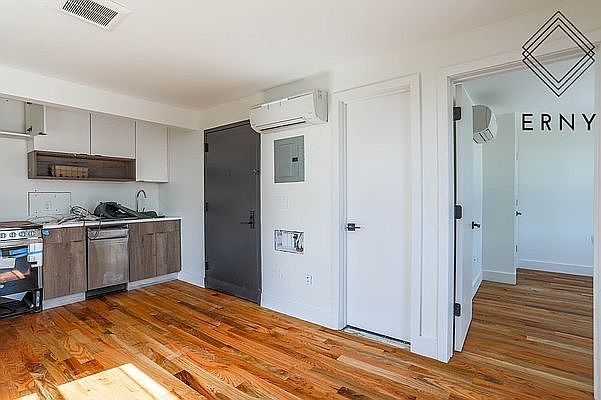 1st image of 1603 Lincoln Pl