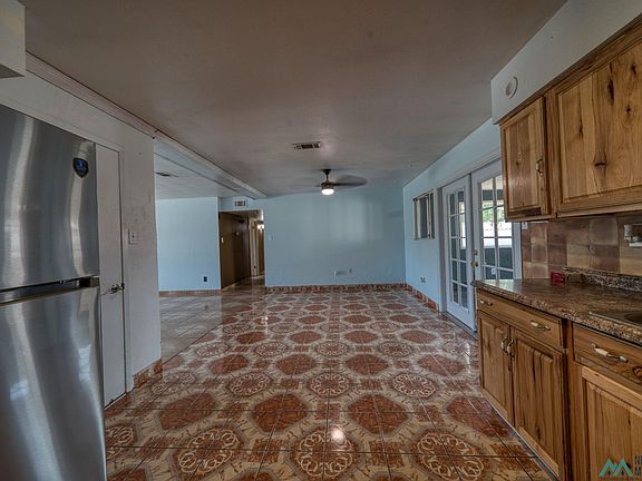4th image of 1808 W Blodgett St