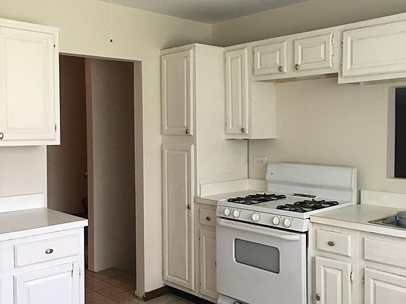 Eat-in kitchen