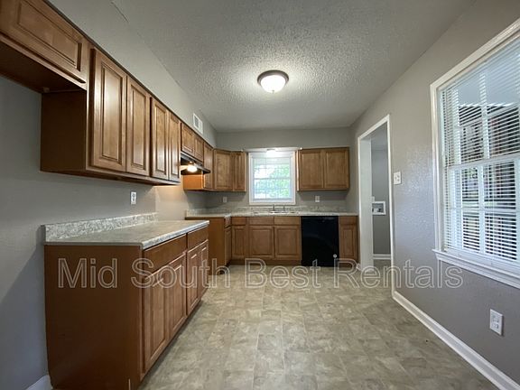 5th image of 4915 Childs Dr