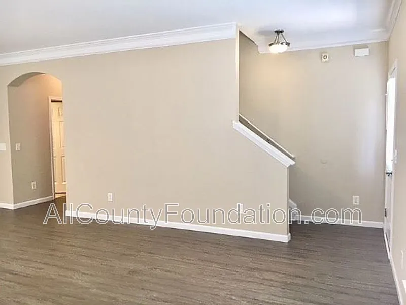 4 bed, 2.5 bath, 2210 sqft, $2,495 — Photo 2