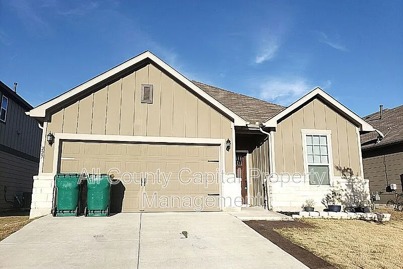 4 bed, 2.0 bath, 1848 sqft, $2,300 — Photo 1