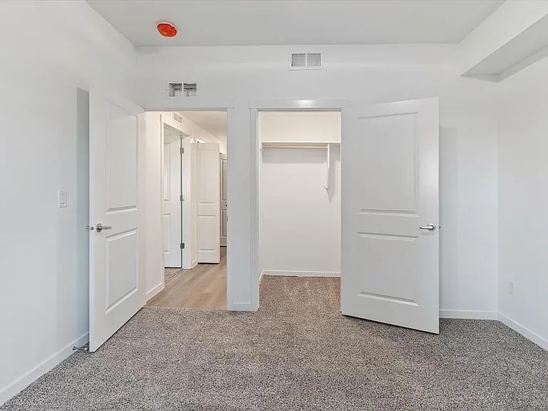 Hawk's Landing Apartments — Photo 119