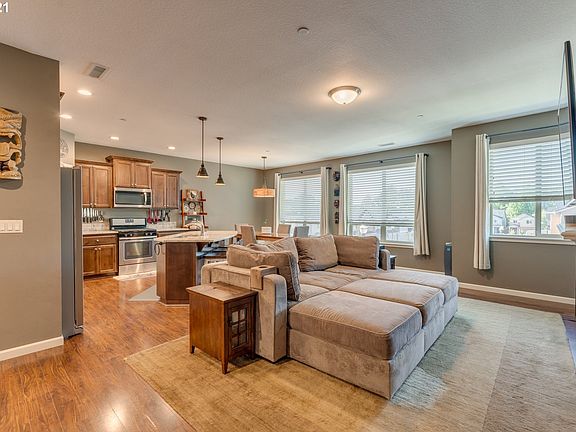 3rd image of 3207 NE 74th St