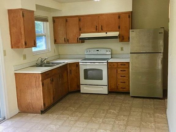 2nd image of 919 Lagoon Dr
