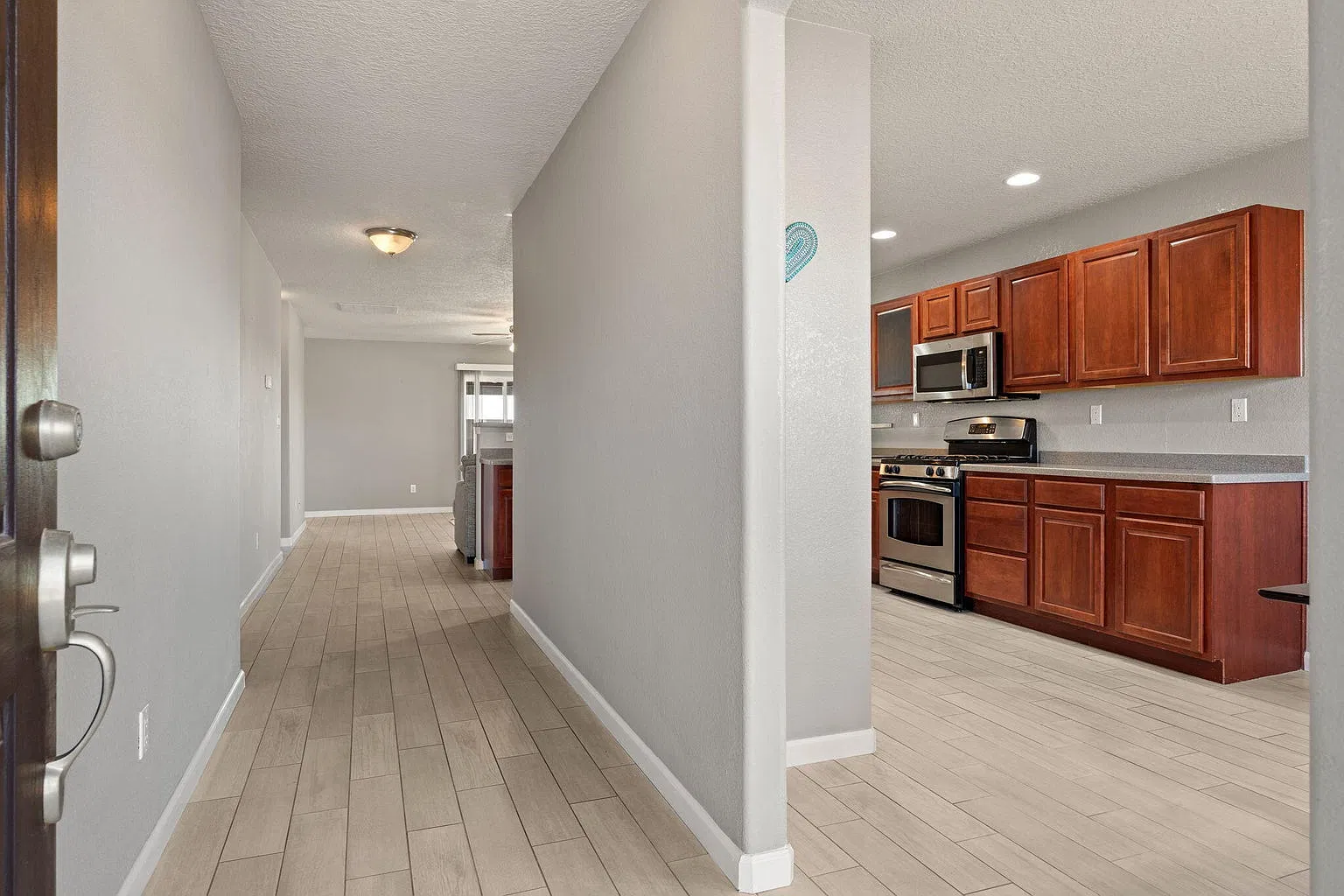 3 bed, 1658 sqft, $2,550 — Photo 4