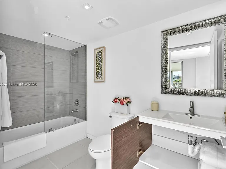 9901 E Bay Harbor Dr #403 — Photo 47