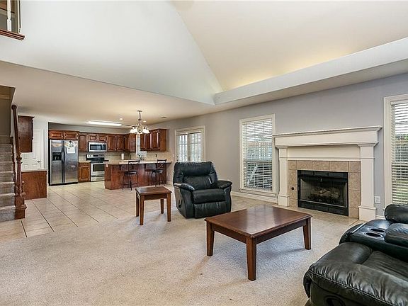 4th image of 2704 SE 7th St
