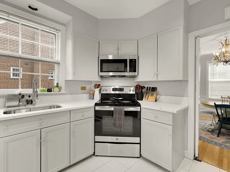 5135 Massachusetts Ave — Photo 37
