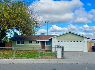188 E Citrus Dr, Farmersville, CA 93223
