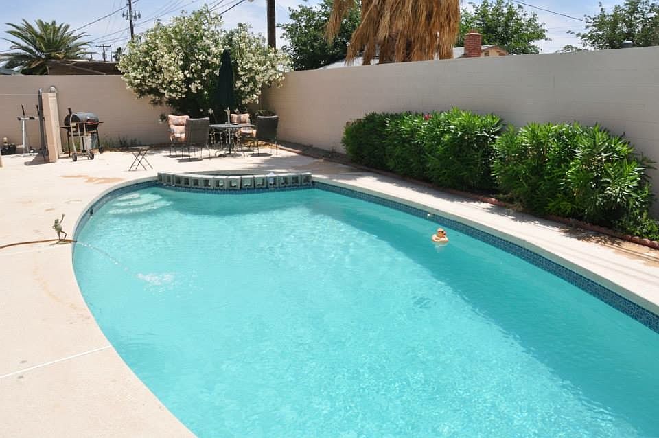2nd image of 2005 Fontana Ave