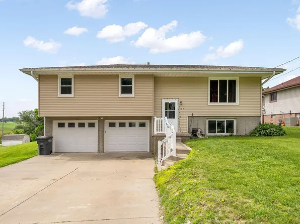 919 S Scenic Dr, Oakland, IA 51560