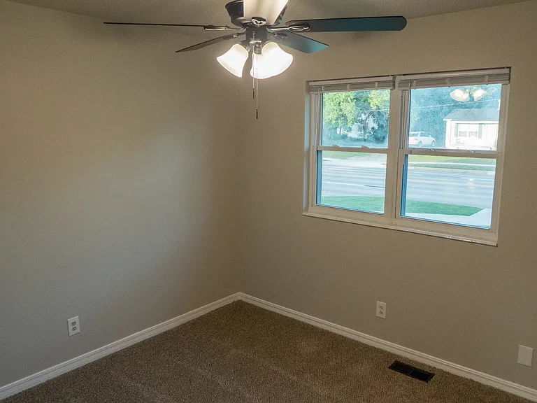 517 N Broadway — Photo 14