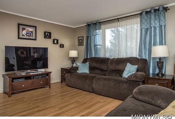3rd image of 9233 Willowvale Ave