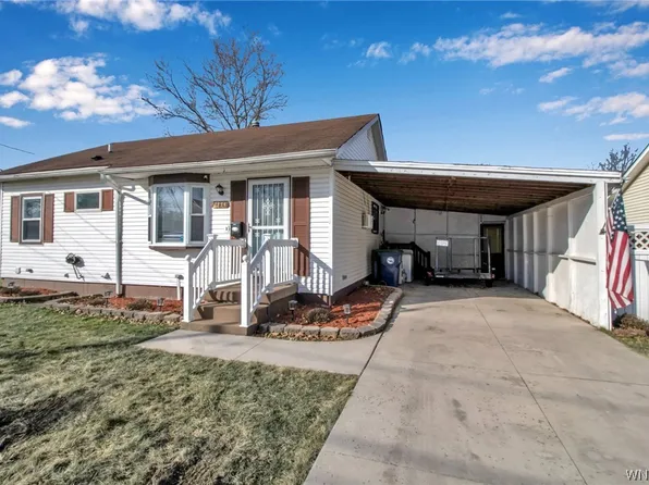 1354 Caravelle Dr, Niagara Falls, NY 14304