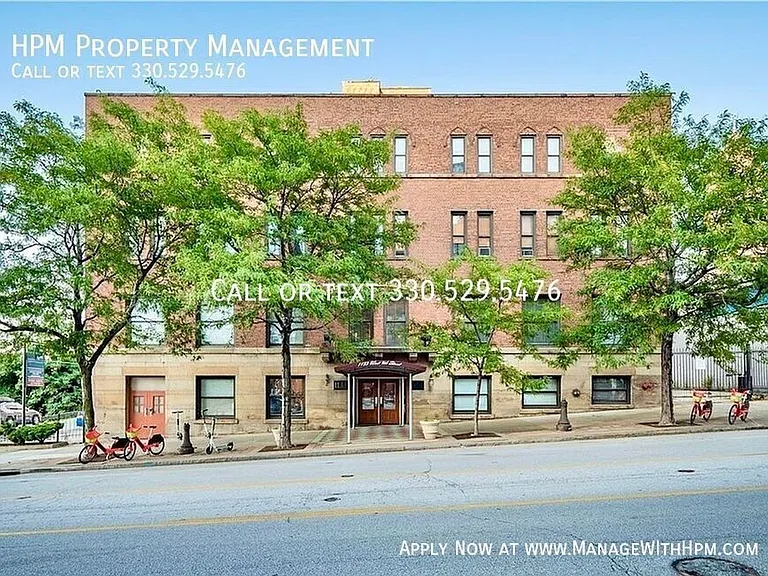 1133 W 9th Street — Photo 2