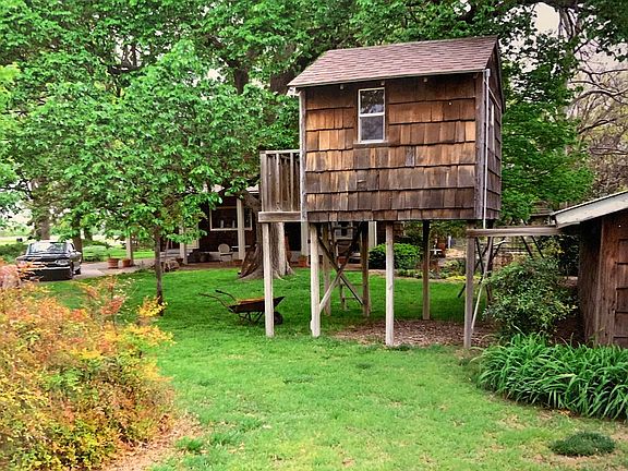 8’ x 8’ playhouse 