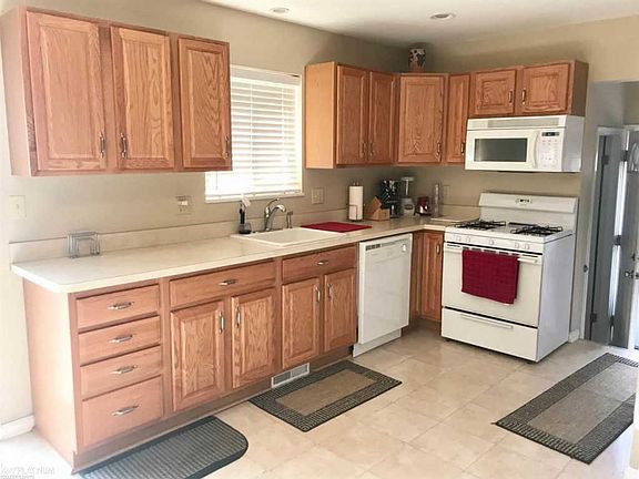 3rd image of 36417 Woodingham Dr