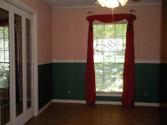 4th image of 401 Sherwood Dr