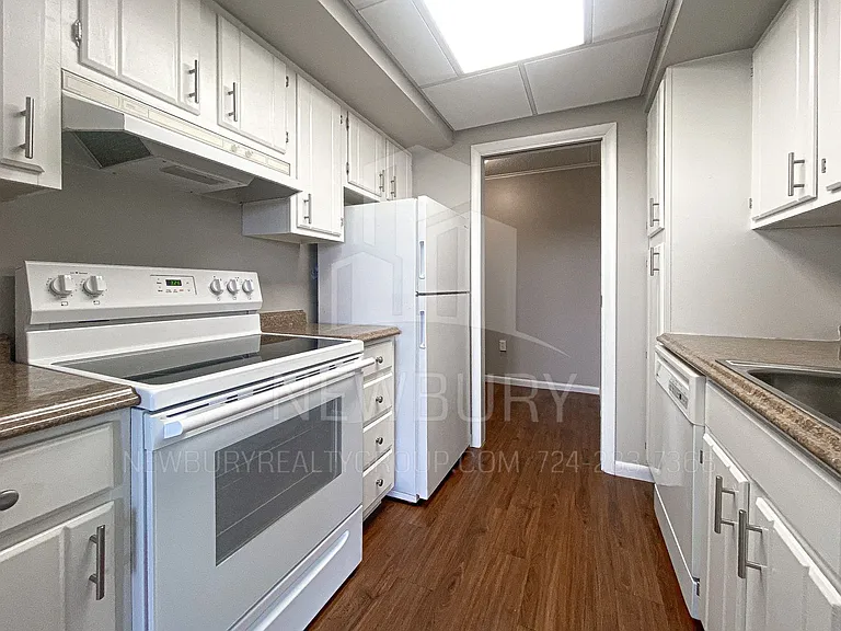 530 N Main Street - The Townhouse. — Photo 72