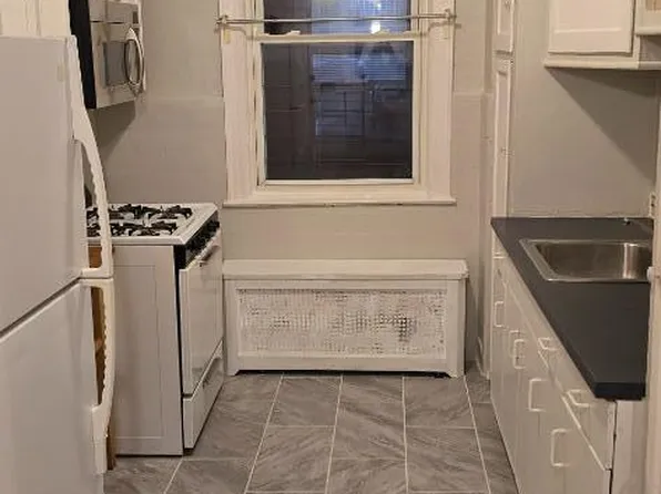 673 East 94th Street image 3 of 6